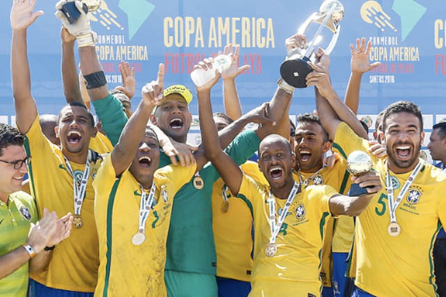 futbol-playa-brasil